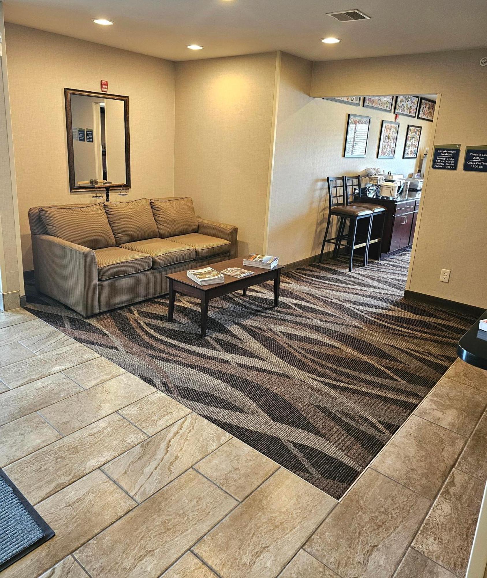 Cobblestone Inn&suites - 2*