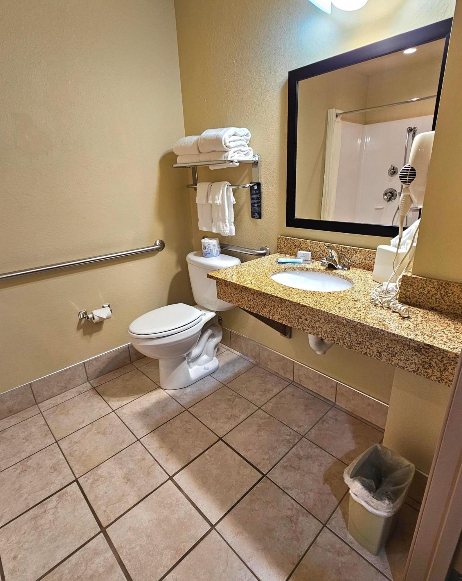 Inn Cobblestone & -