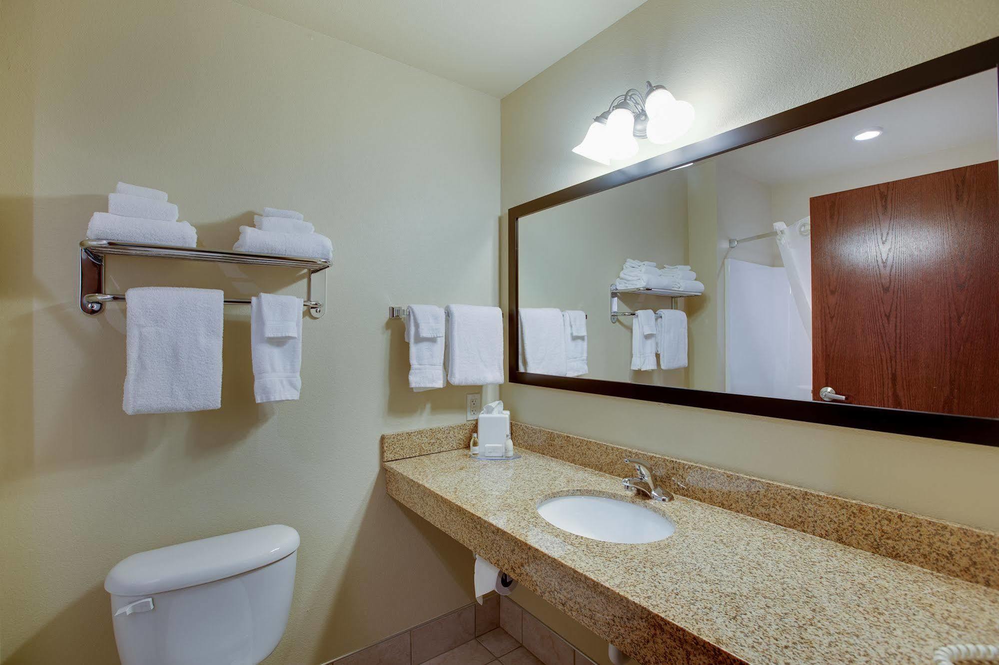 Inn Cobblestone & -