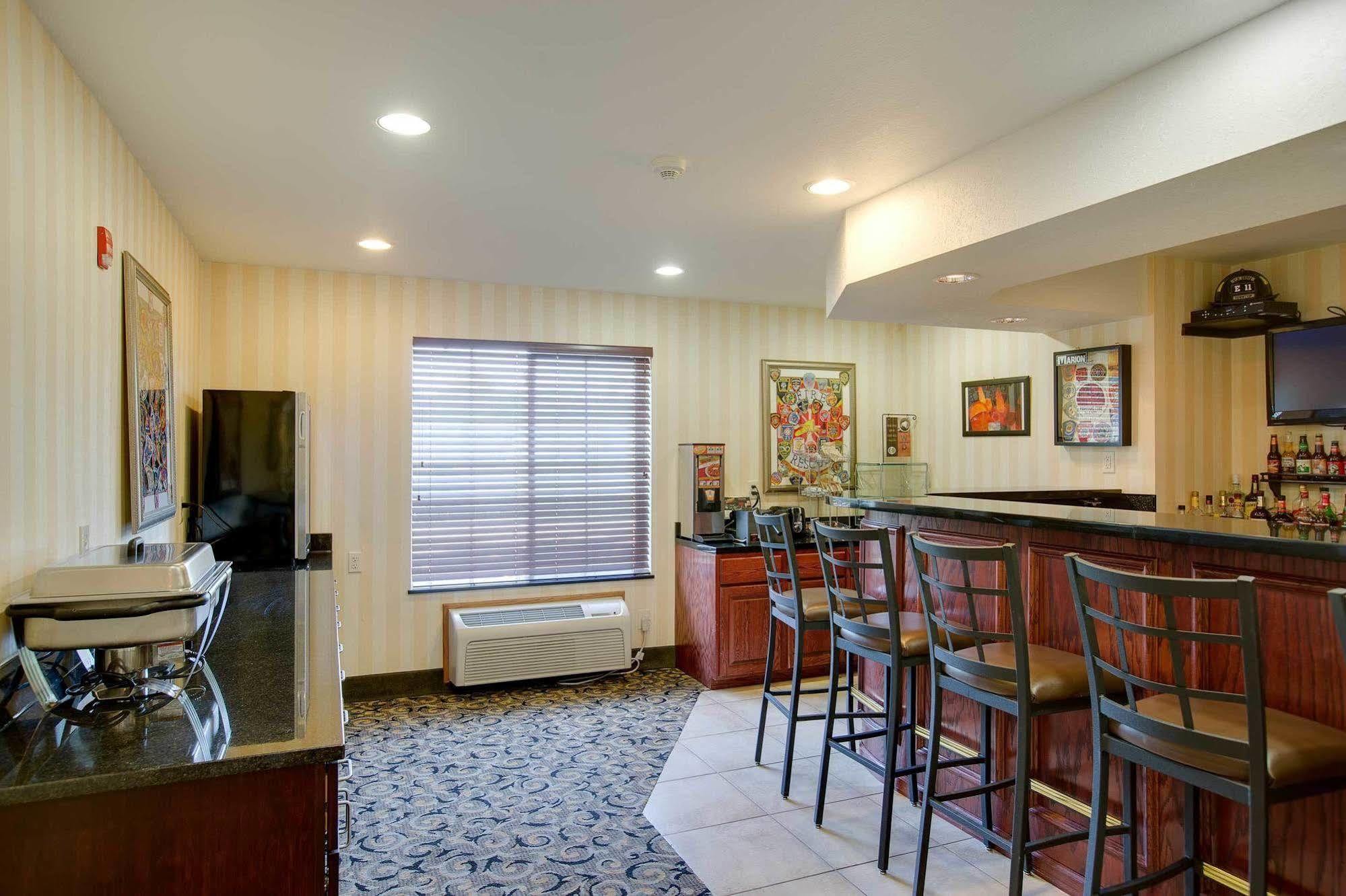 Inn Cobblestone & -